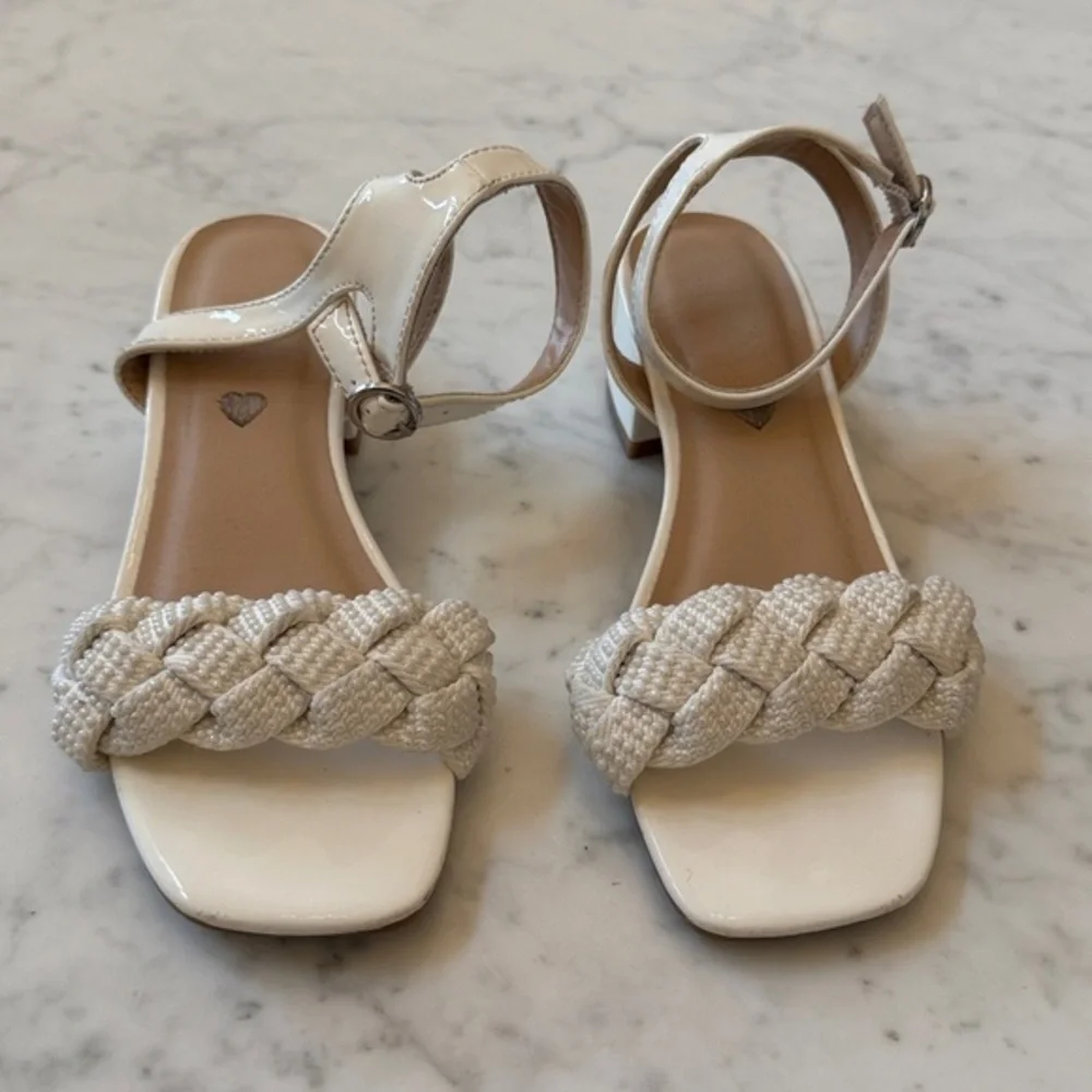 Steve Madden Girls Joppal Sandals White Braided Strap Ankle Buckle 2 Dress Shoes